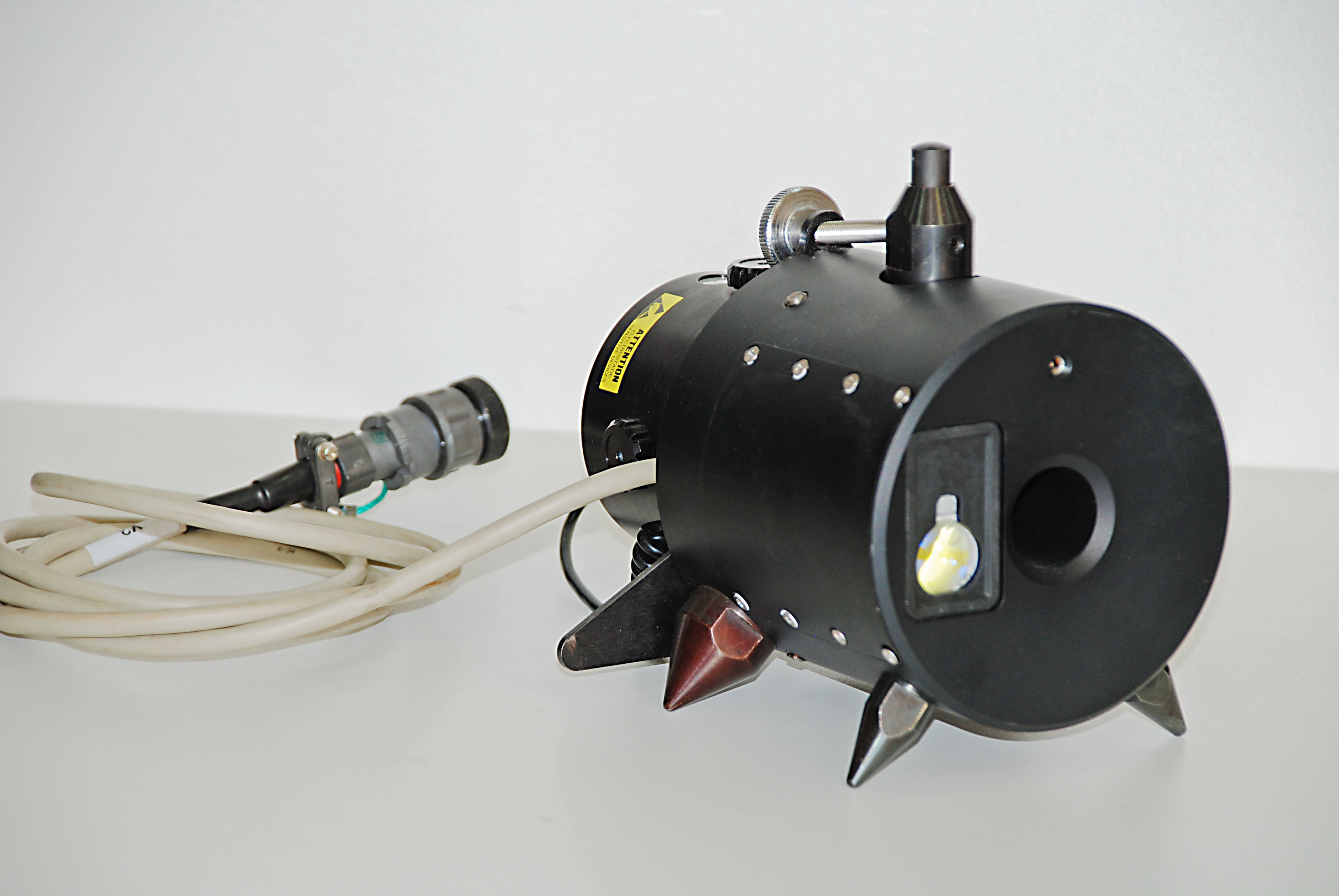 Прибор для лазерного контроля внутреннего диаметра и прямолинейности труб, штанг и других цилиндрических изделий